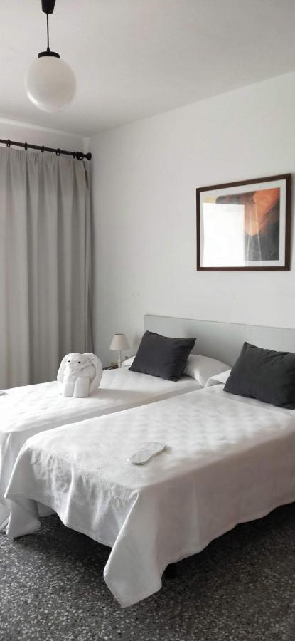 Hostal S'Algaret Форнельс Экстерьер фото